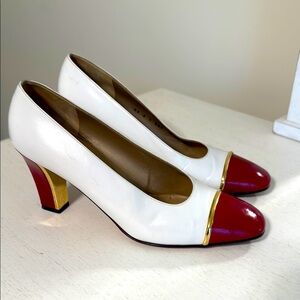 Vintage St. John Women’s Leather Off White, Red w/Gold Accent Pumps / Size 8AA